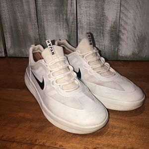 Nike SB Nyjah Free 2 Mens Size 10.5 Summit White Skateboard Shoes BV2078-100